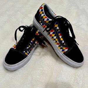 EUC Vans limited edition sneakers 🔥